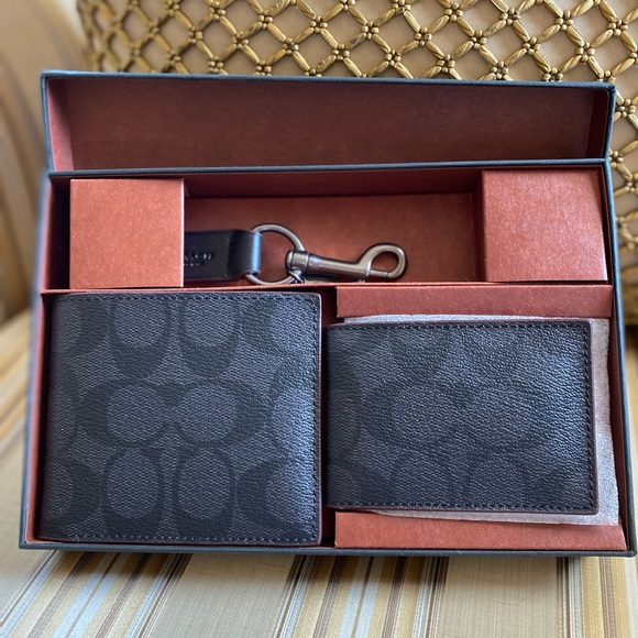 SOLD Coach 3 pc gift set with bifold wallet, slim ID - Picture 1 of 6